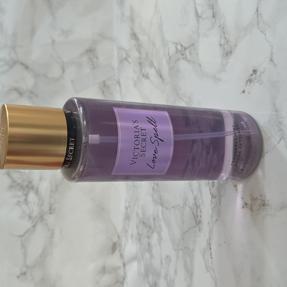 Victoria’s Secret Love Spell Mist  NWT - Picture 1 of 3